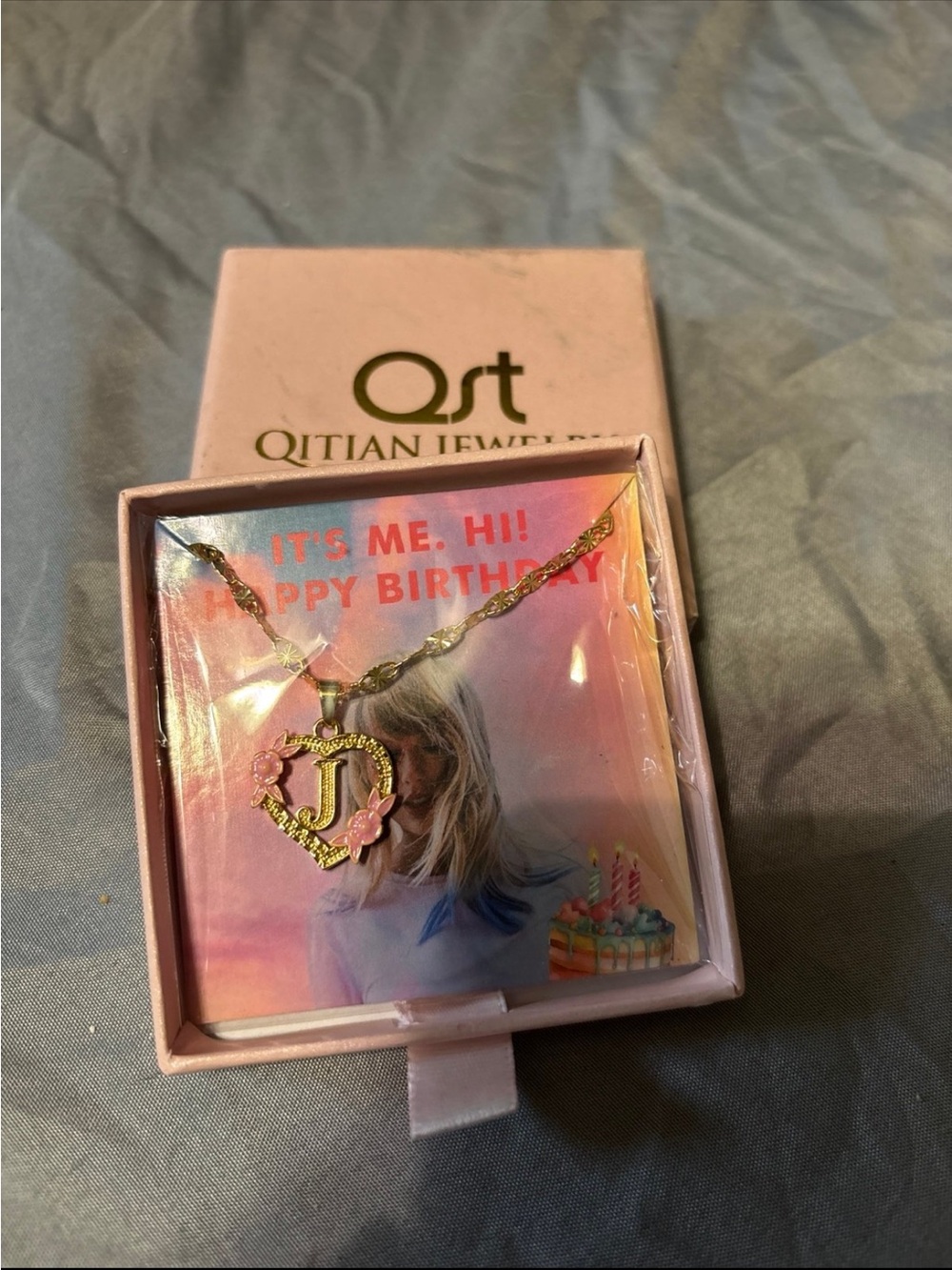 Qitian Gold Heart 'J' Pendant Necklace with Pink Accents
